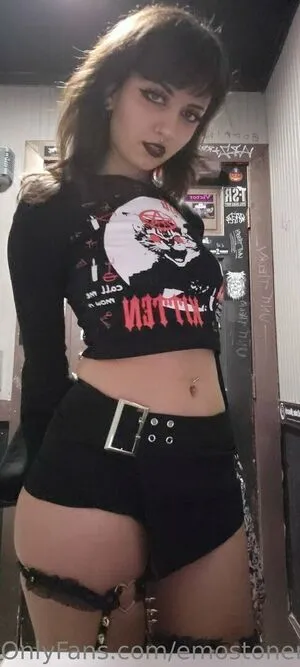Emostonergorl / Obvious_Confusion699 / emo.stoner.gorl / smolstarcaster nude photo #0290