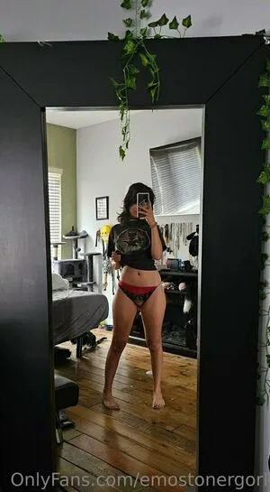 Emostonergorl / Obvious_Confusion699 / emo.stoner.gorl / smolstarcaster nude photo #0517