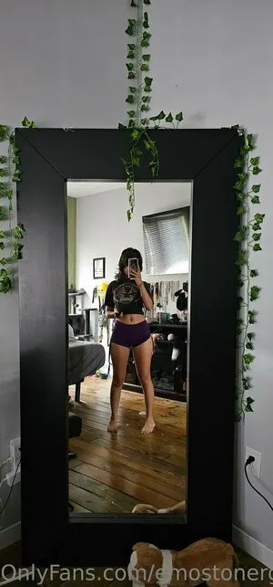 Emostonergorl / Obvious_Confusion699 / emo.stoner.gorl / smolstarcaster nude photo #0518