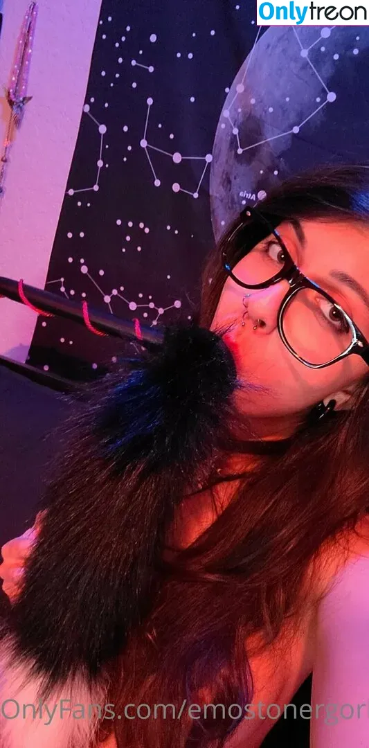 Emostonergorl nude photo #0019 (Obvious_Confusion699 / emo.stoner.gorl / smolstarcaster)