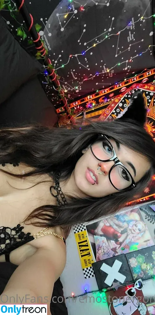 Emostonergorl nude photo #0039 (Obvious_Confusion699 / emo.stoner.gorl / smolstarcaster)