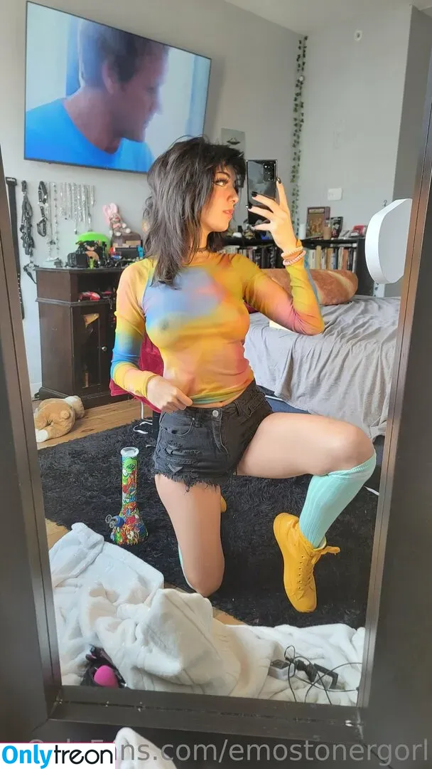 Emostonergorl nude photo #0053 (Obvious_Confusion699 / emo.stoner.gorl / smolstarcaster)