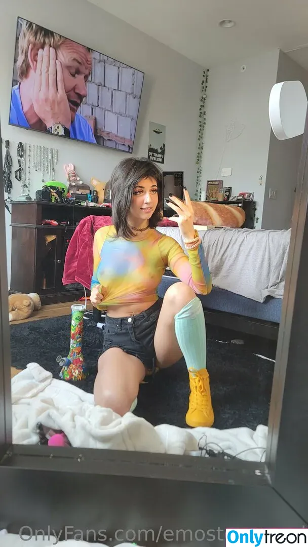 Emostonergorl nude photo #0057 (Obvious_Confusion699 / emo.stoner.gorl / smolstarcaster)