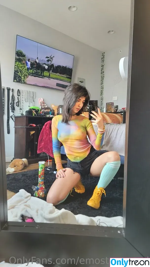 Emostonergorl nude photo #0058 (Obvious_Confusion699 / emo.stoner.gorl / smolstarcaster)