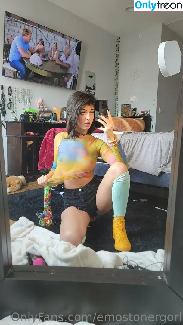 Emostonergorl nude photo #0060 (Obvious_Confusion699 / emo.stoner.gorl / smolstarcaster)