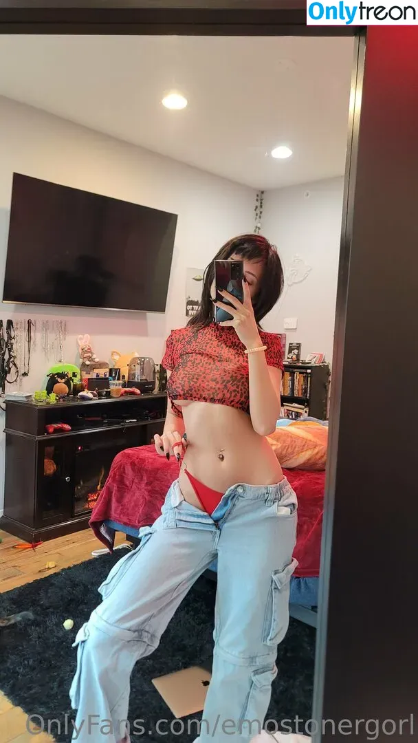 Emostonergorl nude photo #0062 (Obvious_Confusion699 / emo.stoner.gorl / smolstarcaster)
