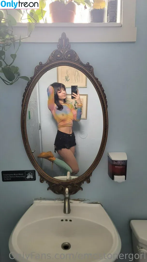 Emostonergorl nude photo #0071 (Obvious_Confusion699 / emo.stoner.gorl / smolstarcaster)