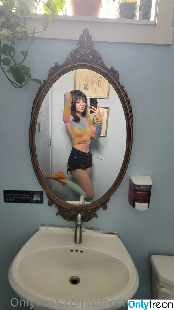 Emostonergorl nude photo #0072 (Obvious_Confusion699 / emo.stoner.gorl / smolstarcaster)