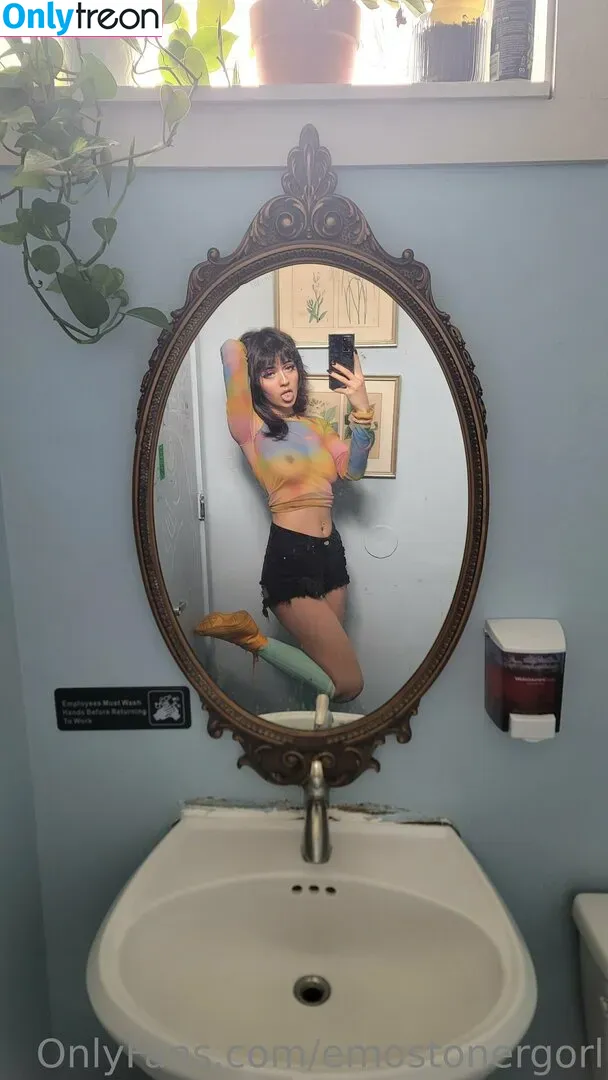 Emostonergorl nude photo #0077 (Obvious_Confusion699 / emo.stoner.gorl / smolstarcaster)