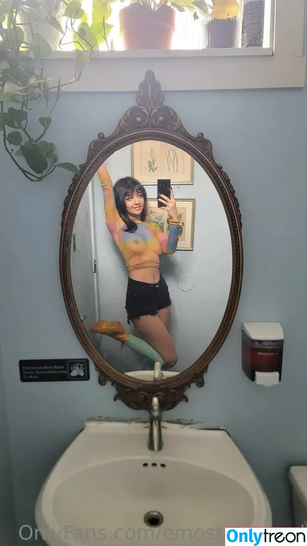 Emostonergorl nude photo #0078 (Obvious_Confusion699 / emo.stoner.gorl / smolstarcaster)