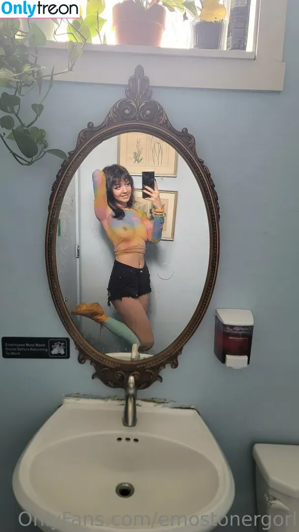 Emostonergorl nude photo #0080 (Obvious_Confusion699 / emo.stoner.gorl / smolstarcaster)