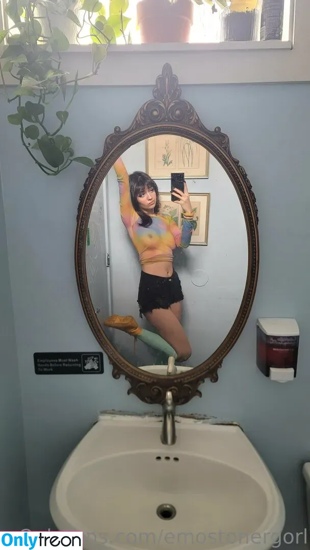 Emostonergorl nude photo #0082 (Obvious_Confusion699 / emo.stoner.gorl / smolstarcaster)