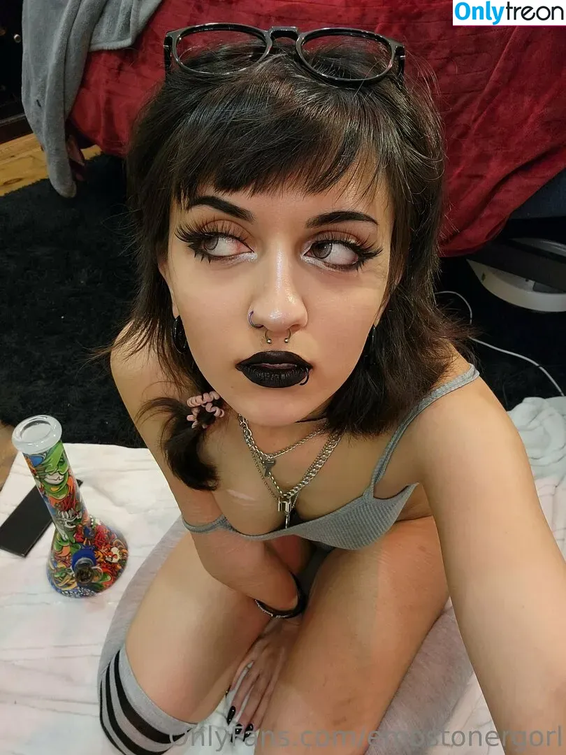 Emostonergorl nude photo #0104 (Obvious_Confusion699 / emo.stoner.gorl / smolstarcaster)
