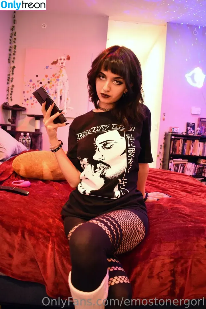 Emostonergorl nude photo #0106 (Obvious_Confusion699 / emo.stoner.gorl / smolstarcaster)