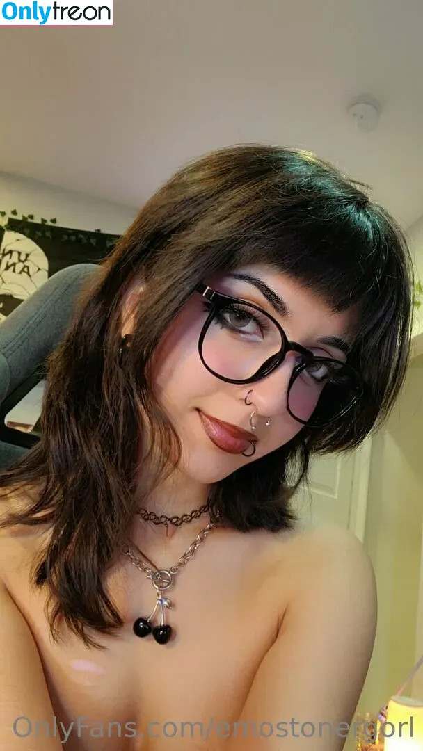 Emostonergorl nude photo #0108 (Obvious_Confusion699 / emo.stoner.gorl / smolstarcaster)