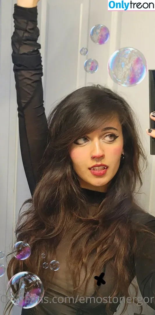 Emostonergorl nude photo #0129 (Obvious_Confusion699 / emo.stoner.gorl / smolstarcaster)