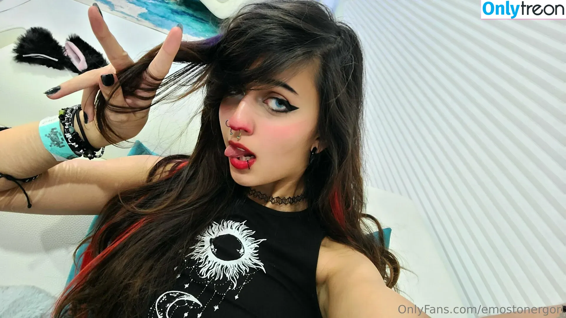 Emostonergorl nude photo #0183 (Obvious_Confusion699 / emo.stoner.gorl / smolstarcaster)