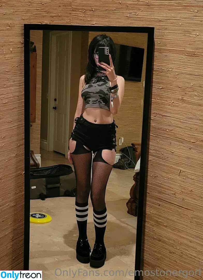Emostonergorl nude photo #0219 (Obvious_Confusion699 / emo.stoner.gorl / smolstarcaster)