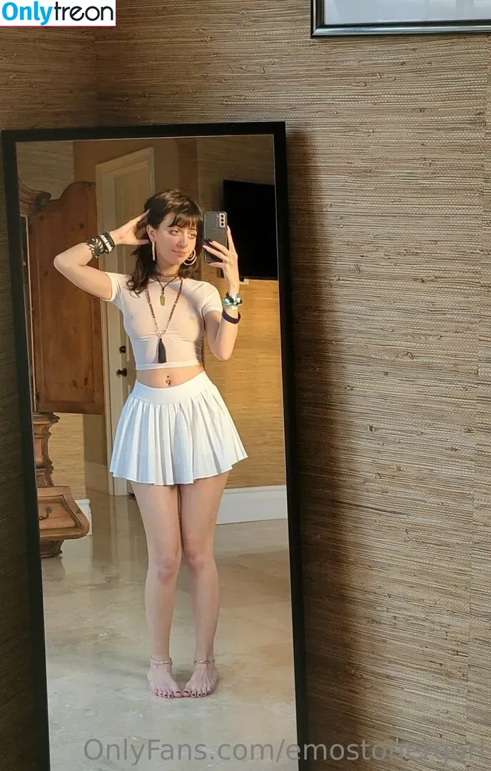 Emostonergorl nude photo #0275 (Obvious_Confusion699 / emo.stoner.gorl / smolstarcaster)