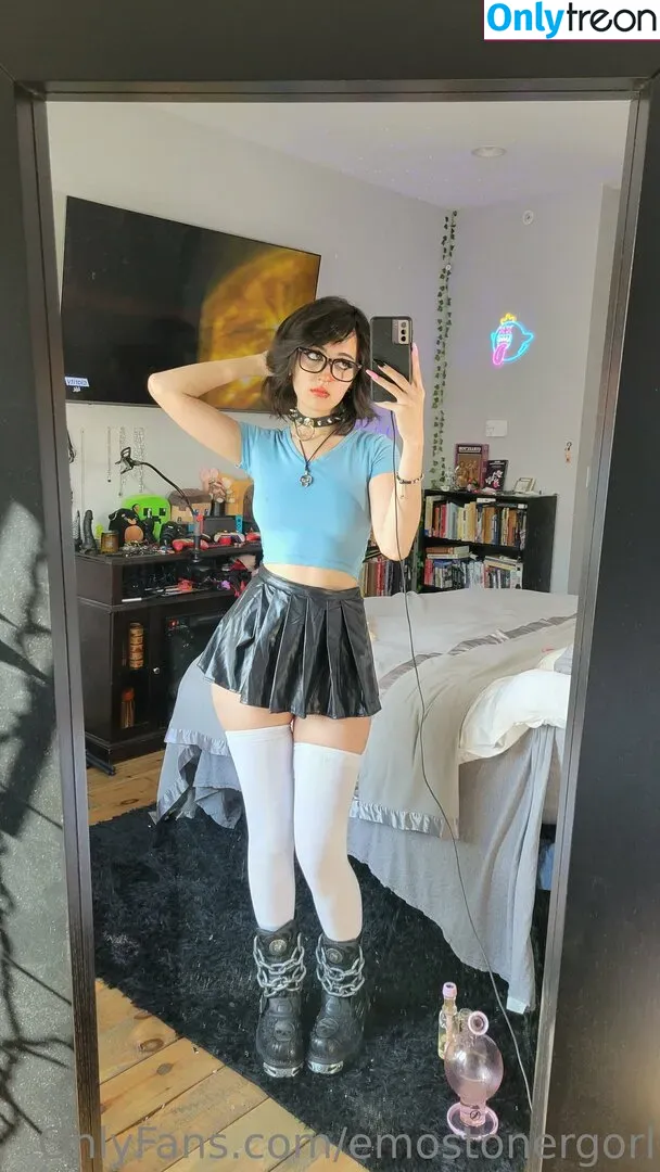 Emostonergorl nude photo #0285 (Obvious_Confusion699 / emo.stoner.gorl / smolstarcaster)