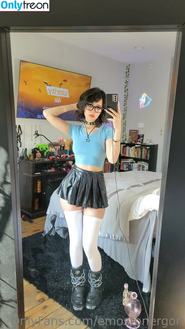 Emostonergorl nude photo #0286 (Obvious_Confusion699 / emo.stoner.gorl / smolstarcaster)
