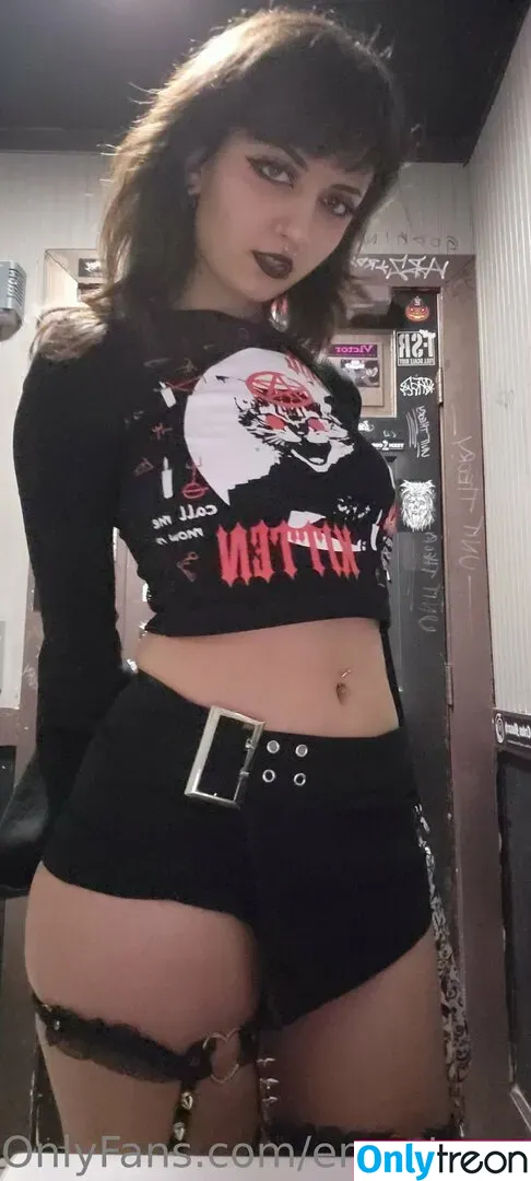 Emostonergorl nude photo #0290 (Obvious_Confusion699 / emo.stoner.gorl / smolstarcaster)