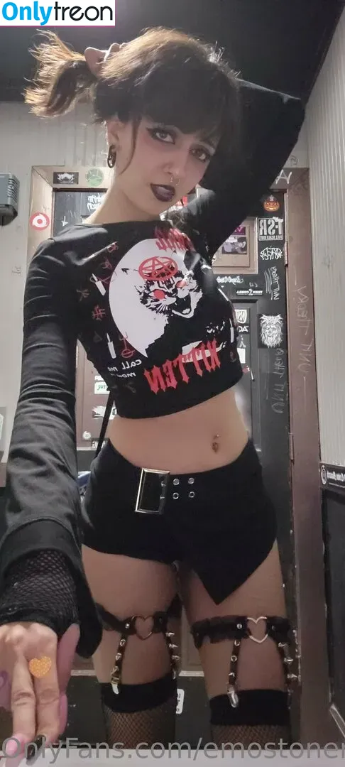 Emostonergorl nude photo #0292 (Obvious_Confusion699 / emo.stoner.gorl / smolstarcaster)