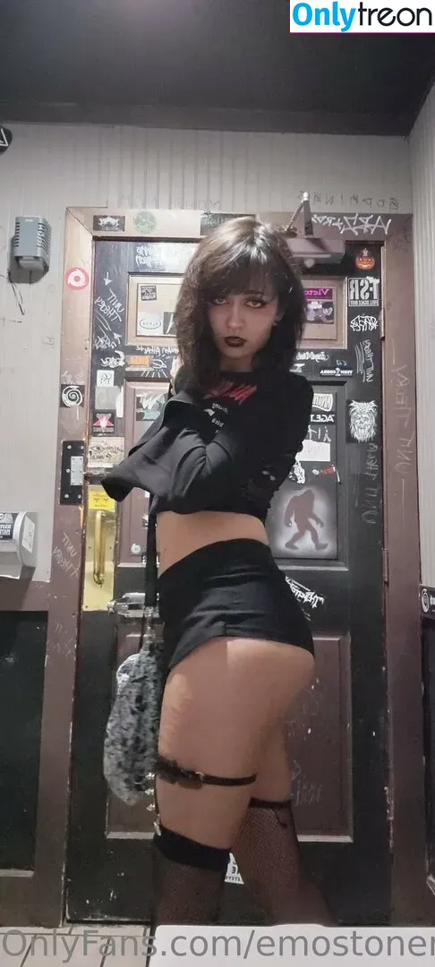 Emostonergorl nude photo #0293 (Obvious_Confusion699 / emo.stoner.gorl / smolstarcaster)