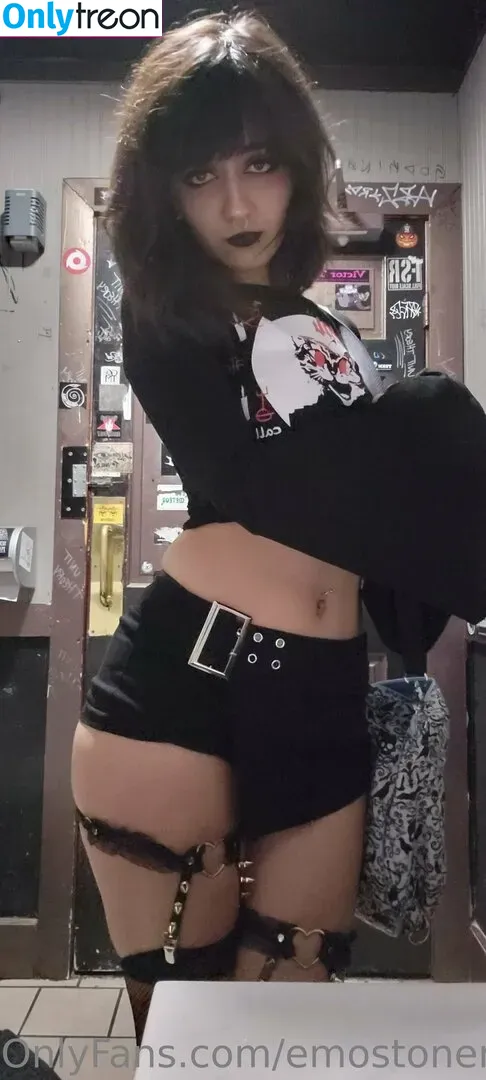 Emostonergorl nude photo #0297 (Obvious_Confusion699 / emo.stoner.gorl / smolstarcaster)