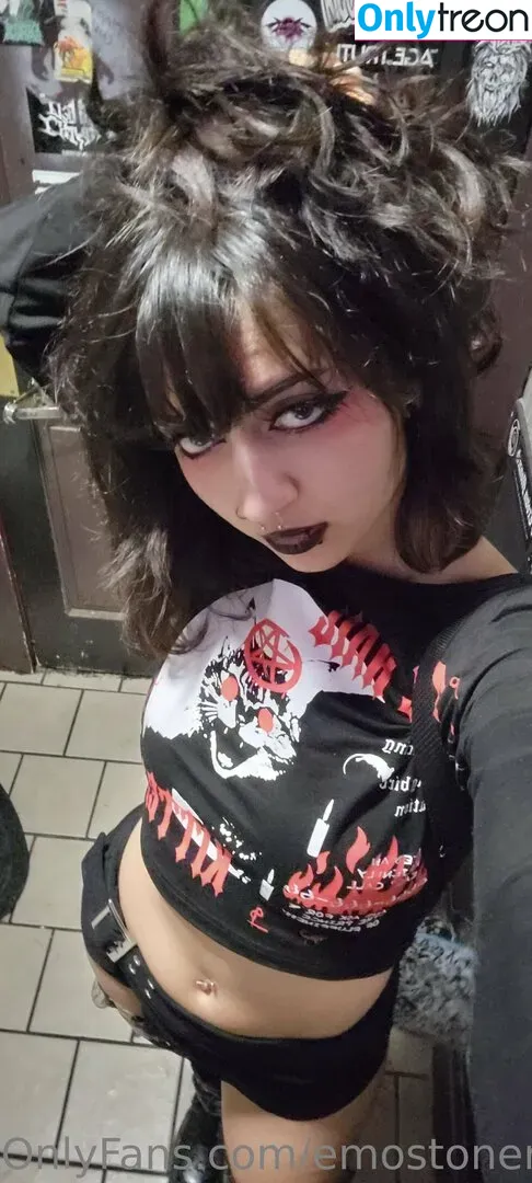 Emostonergorl nude photo #0300 (Obvious_Confusion699 / emo.stoner.gorl / smolstarcaster)