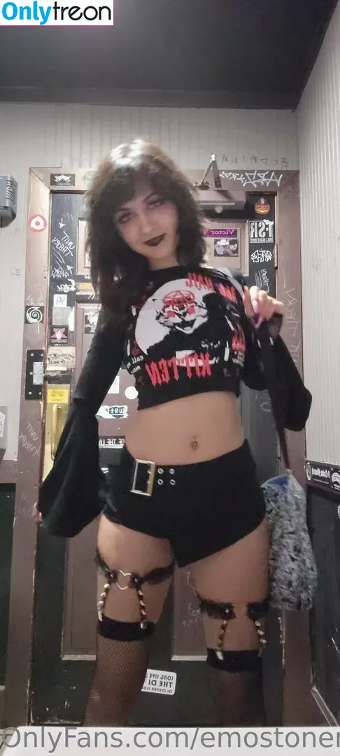 Emostonergorl nude photo #0303 (Obvious_Confusion699 / emo.stoner.gorl / smolstarcaster)