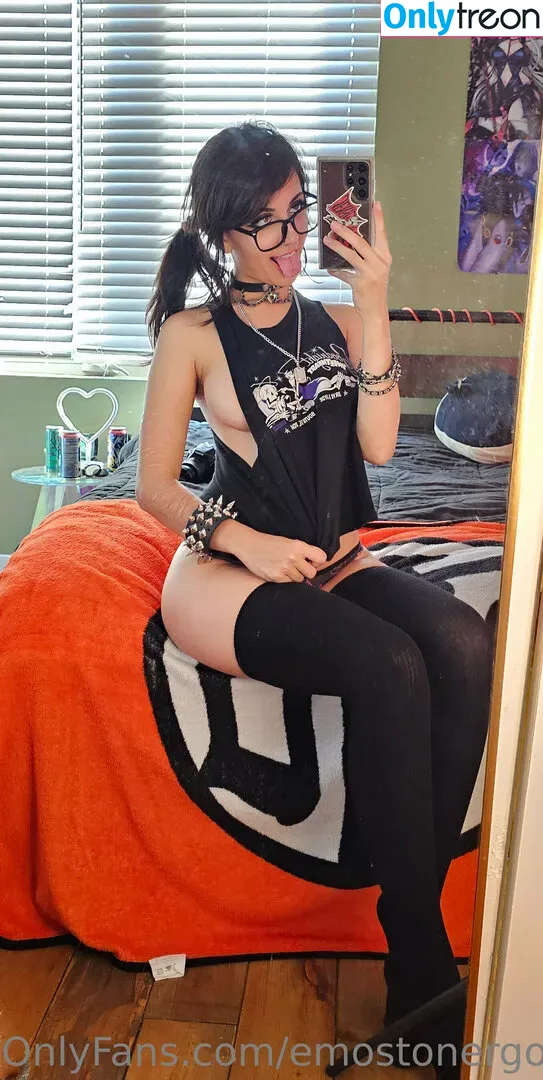 Emostonergorl nude photo #0339 (Obvious_Confusion699 / emo.stoner.gorl / smolstarcaster)