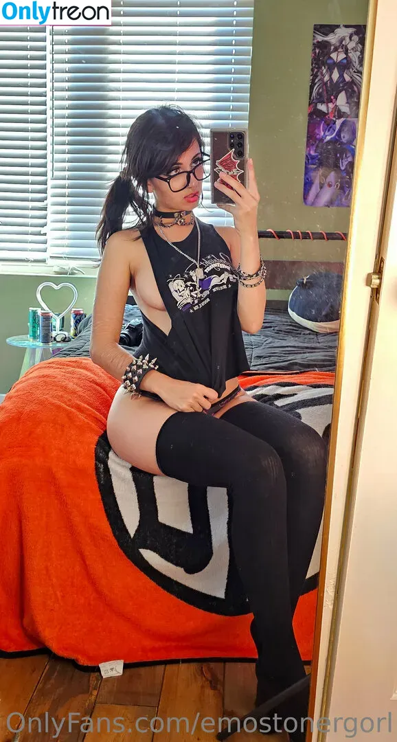 Emostonergorl nude photo #0340 (Obvious_Confusion699 / emo.stoner.gorl / smolstarcaster)