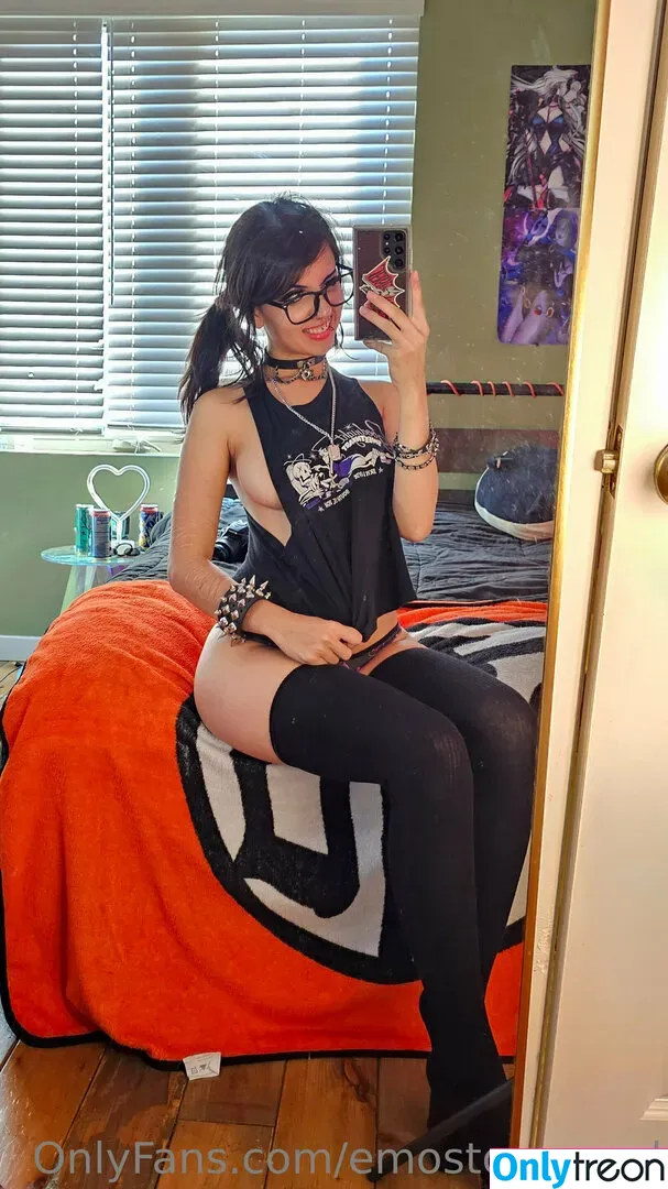 Emostonergorl nude photo #0341 (Obvious_Confusion699 / emo.stoner.gorl / smolstarcaster)