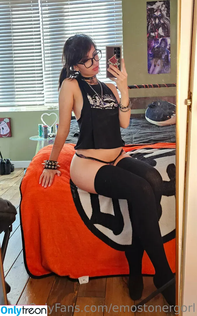 Emostonergorl nude photo #0348 (Obvious_Confusion699 / emo.stoner.gorl / smolstarcaster)