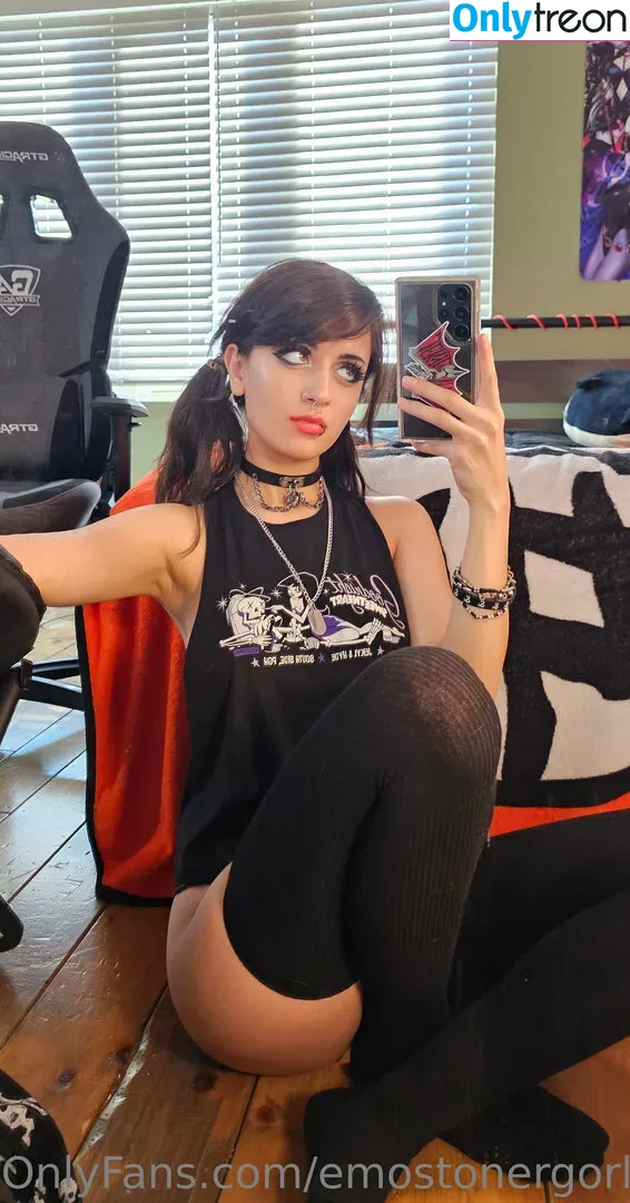 Emostonergorl nude photo #0351 (Obvious_Confusion699 / emo.stoner.gorl / smolstarcaster)