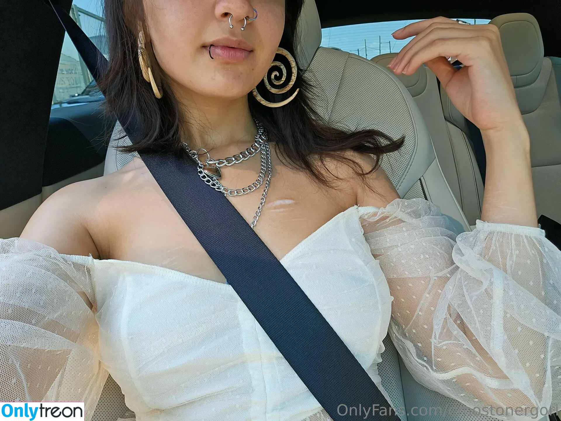Emostonergorl nude photo #0385 (Obvious_Confusion699 / emo.stoner.gorl / smolstarcaster)
