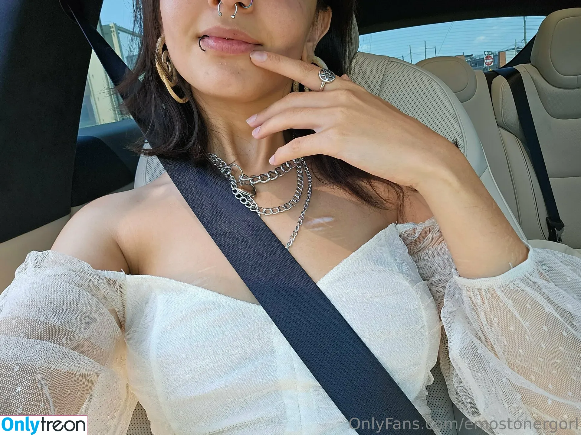 Emostonergorl nude photo #0386 (Obvious_Confusion699 / emo.stoner.gorl / smolstarcaster)