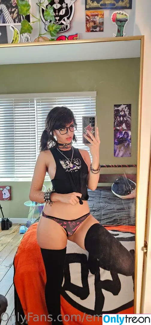 Emostonergorl nude photo #0397 (Obvious_Confusion699 / emo.stoner.gorl / smolstarcaster)