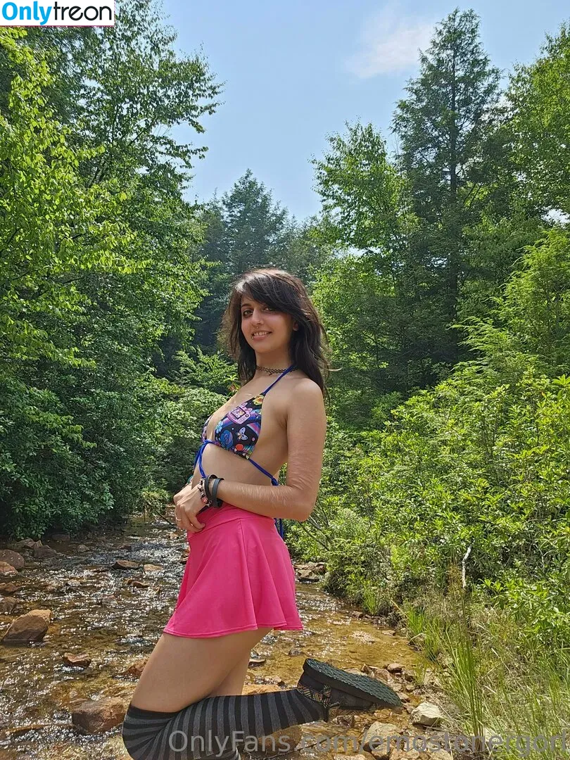 Emostonergorl nude photo #0435 (Obvious_Confusion699 / emo.stoner.gorl / smolstarcaster)