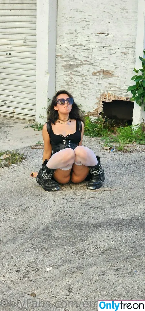 Emostonergorl nude photo #0446 (Obvious_Confusion699 / emo.stoner.gorl / smolstarcaster)