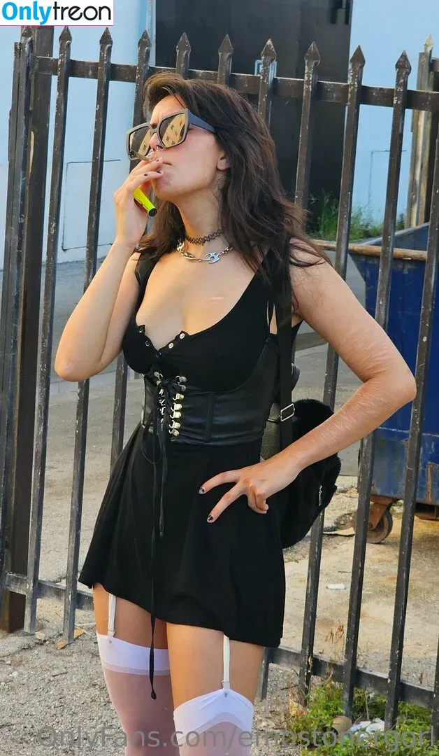Emostonergorl nude photo #0447 (Obvious_Confusion699 / emo.stoner.gorl / smolstarcaster)