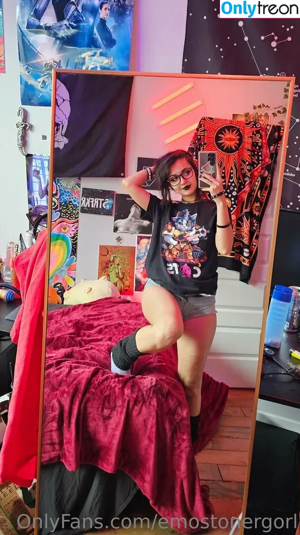 Emostonergorl nude photo #0480 (Obvious_Confusion699 / emo.stoner.gorl / smolstarcaster)