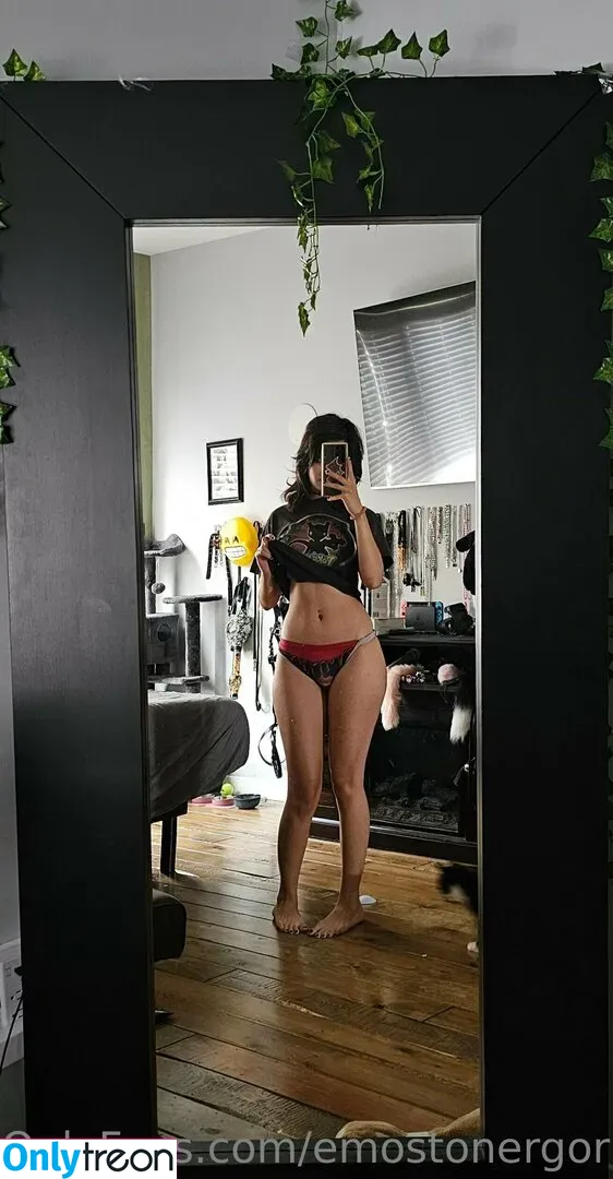 Emostonergorl nude photo #0516 (Obvious_Confusion699 / emo.stoner.gorl / smolstarcaster)