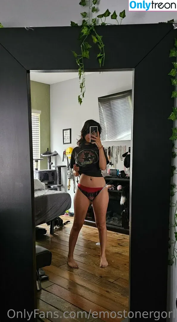 Emostonergorl nude photo #0517 (Obvious_Confusion699 / emo.stoner.gorl / smolstarcaster)