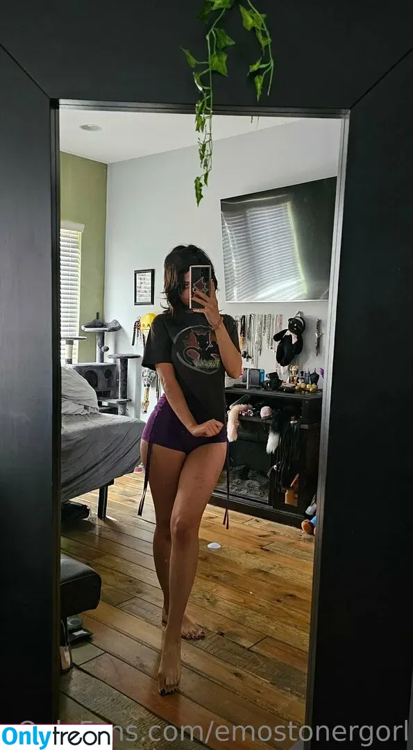 Emostonergorl nude photo #0519 (Obvious_Confusion699 / emo.stoner.gorl / smolstarcaster)