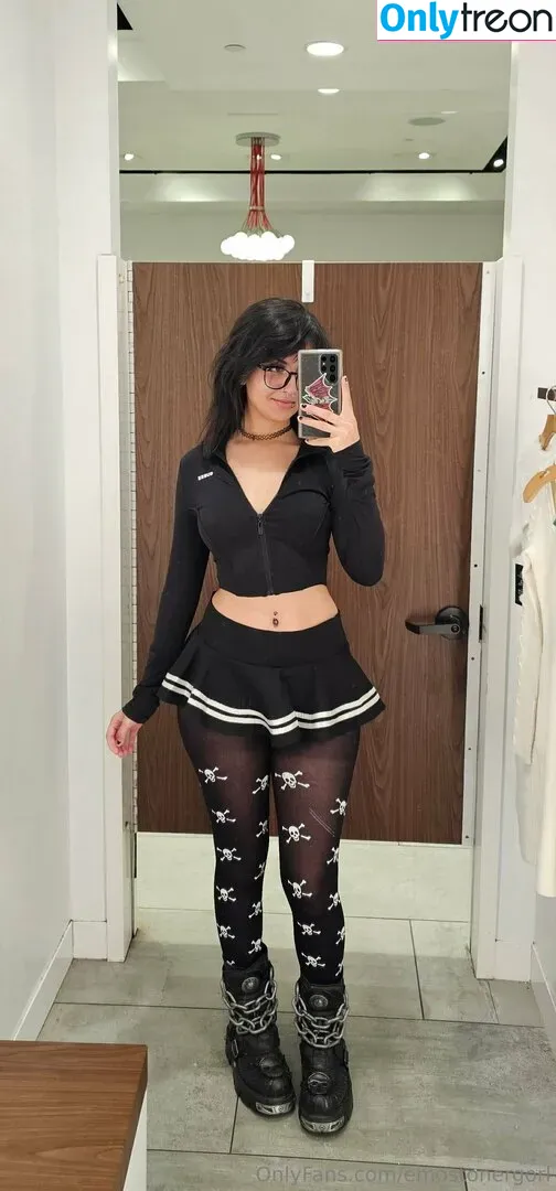 Emostonergorl nude photo #0537 (Obvious_Confusion699 / emo.stoner.gorl / smolstarcaster)