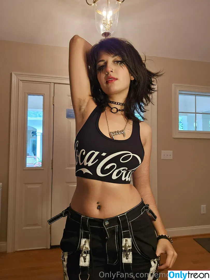 Emostonergorl nude photo #0555 (Obvious_Confusion699 / emo.stoner.gorl / smolstarcaster)