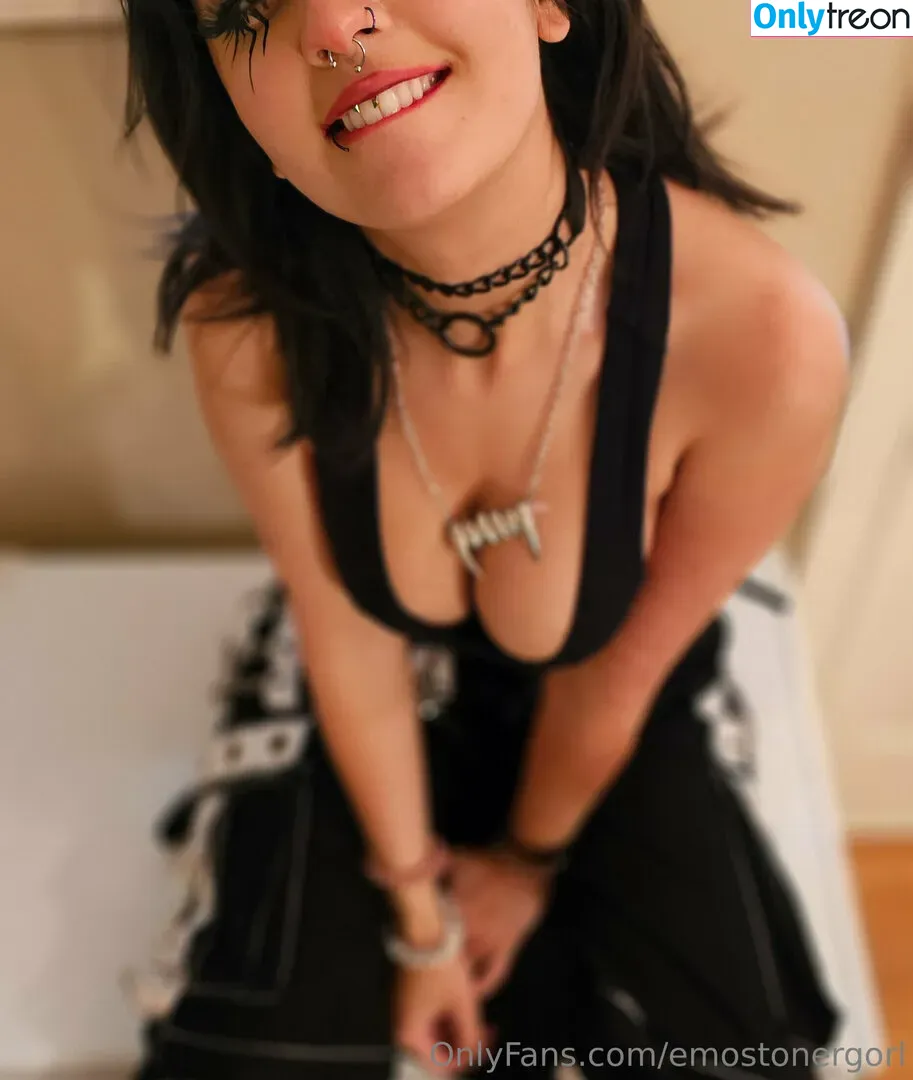 Emostonergorl nude photo #0556 (Obvious_Confusion699 / emo.stoner.gorl / smolstarcaster)