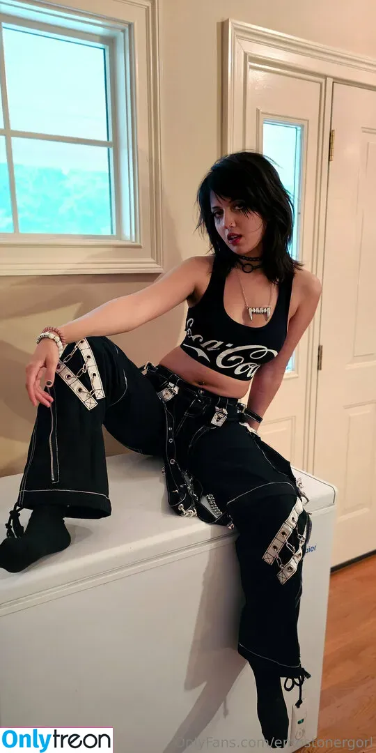 Emostonergorl nude photo #0563 (Obvious_Confusion699 / emo.stoner.gorl / smolstarcaster)